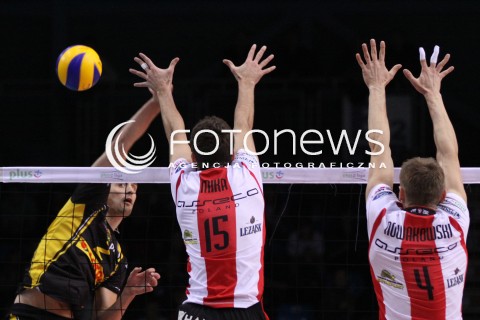  22.10.2011 RZESZOW SIATKOWKA PLUS LIGA 2011/2012 MEN VOLLEYBALL POLAND POLISH PLUSLIGA LEAGUE SEASON 2011/2012 MECZ ASSECO RESOVIA RZESZOW - LOTOS TREFL GDANSK N/Z ATAK MATTI HIETANEN BLOK MATEUSZ MIKA PIOTR NOWAKOWSKI  