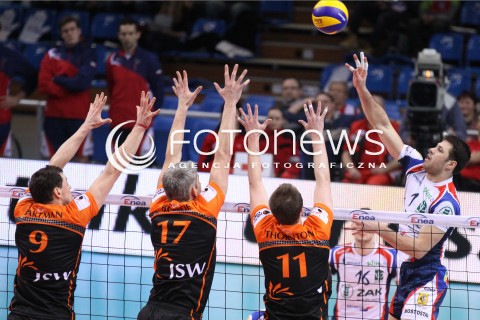  21.01.2012 RZESZOW SIATKOWKA PUCHAR POLSKI 2012 MEN VOLLEYBALL ENEA CUP MEN MECZ POLFINAL SEMIFINAL ZAKSA KEDZIERZYN KOZLE - JASTRZEBSKI WEGIEL N/Z ATAK SERHIY KAPELUS BLOK ZBIGNIEW BARTMAN BRIAN THORTON JOHANNES BONTJE  