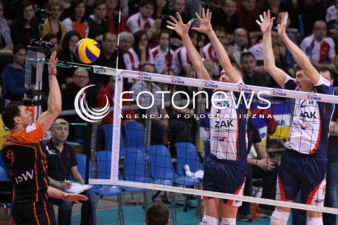 21.01.2012 RZESZOW SIATKOWKA PUCHAR POLSKI 2012 MEN VOLLEYBALL ENEA CUP MEN MECZ POLFINAL SEMIFINAL ZAKSA KEDZIERZYN KOZLE - JASTRZEBSKI WEGIEL N/Z ATAK ZBIGNIEW BARTMAN BLOK PAWEL ZAGUMNY WOJCIECH KAZMIERCZAK  