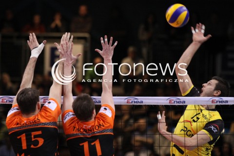  22.01.2012 RZESZOW SIATKOWKA PUCHAR POLSKI 2012 MEN VOLLEYBALL ENEA CUP MEN MECZ FINAL JASTRZEBSKI WEGIEL - PGE SKRA BELCHATOW N/Z ATAK MICHAL WINIARSKI BLOK BRIAN THORTON RUSSELL HOLMES  