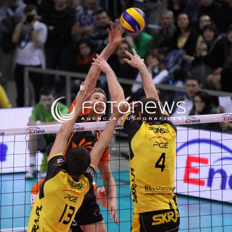  22.01.2012 RZESZOW SIATKOWKA PUCHAR POLSKI 2012 MEN VOLLEYBALL ENEA CUP MEN MECZ FINAL JASTRZEBSKI WEGIEL - PGE SKRA BELCHATOW N/Z ATAK JOHANNES BONTJE BLOK DANIEL PLINSKI MICHAL WINIARSKI  