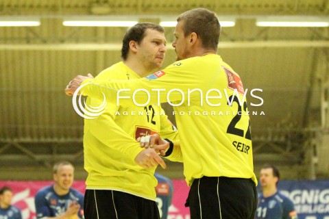  07.03.2012 MIELEC HALA MOSIR PILKA RECZNA MEZCZYZN HANDBALL PGNIG SUPERLIGA 2011/2012 MECZ TAURON STAL MIELEC - WISLA ORLEN PLOCK N/Z MARCIN WICHARY MORTEN SEIER  