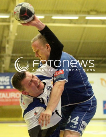  07.03.2012 MIELEC HALA MOSIR PILKA RECZNA MEZCZYZN HANDBALL PGNIG SUPERLIGA 2011/2012 MECZ TAURON STAL MIELEC - WISLA ORLEN PLOCK N/Z KENNETH OLSEN MAREK SZPERA  