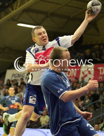 07.03.2012 MIELEC HALA MOSIR PILKA RECZNA MEZCZYZN HANDBALL PGNIG SUPERLIGA 2011/2012 MECZ TAURON STAL MIELEC - WISLA ORLEN PLOCK N/Z LUKASZ JANYST PIOTR CHRAPKOWSKI  