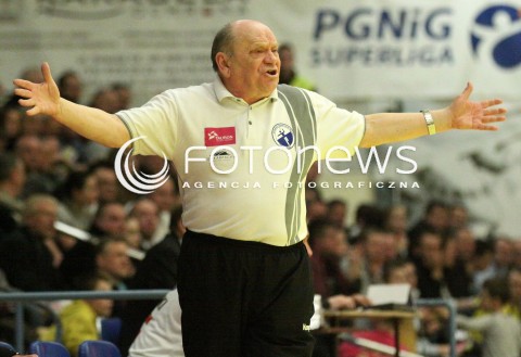  07.03.2012 MIELEC HALA MOSIR PILKA RECZNA MEZCZYZN HANDBALL PGNIG SUPERLIGA 2011/2012 MECZ TAURON STAL MIELEC - WISLA ORLEN PLOCK N/Z TRENER RYSZARD SKUTNIK ZLOSC  