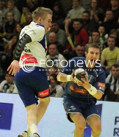  07.03.2012 MIELEC HALA MOSIR PILKA RECZNA MEZCZYZN HANDBALL PGNIG SUPERLIGA 2011/2012 MECZ TAURON STAL MIELEC - WISLA ORLEN PLOCK N/Z MICHAL CHODARA JOAKIM BACKSTROM  