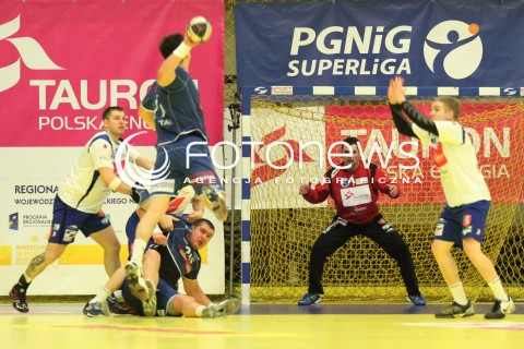  07.03.2012 MIELEC HALA MOSIR PILKA RECZNA MEZCZYZN HANDBALL PGNIG SUPERLIGA 2011/2012 MECZ TAURON STAL MIELEC - WISLA ORLEN PLOCK N/Z ADAM WOLANSKI  