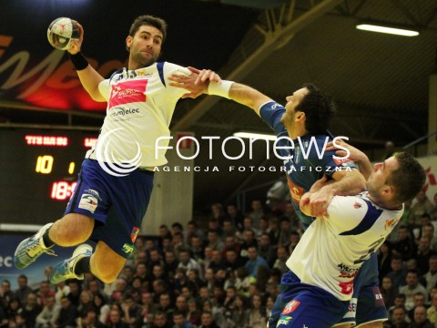  07.03.2012 MIELEC HALA MOSIR PILKA RECZNA MEZCZYZN HANDBALL PGNIG SUPERLIGA 2011/2012 MECZ TAURON STAL MIELEC - WISLA ORLEN PLOCK N/Z PAWEL GAWECKI MICHAL ZOLOTENKO PAWEL ALBIN  