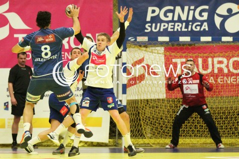  07.03.2012 MIELEC HALA MOSIR PILKA RECZNA MEZCZYZN HANDBALL PGNIG SUPERLIGA 2011/2012 MECZ TAURON STAL MIELEC - WISLA ORLEN PLOCK N/Z KRZYSZTOF LIPKA MICHAL CHODARA  