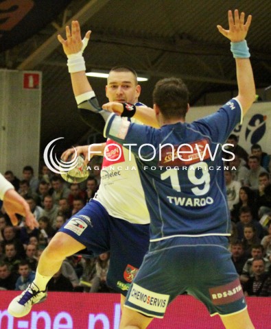  07.03.2012 MIELEC HALA MOSIR PILKA RECZNA MEZCZYZN HANDBALL PGNIG SUPERLIGA 2011/2012 MECZ TAURON STAL MIELEC - WISLA ORLEN PLOCK N/Z ADAM TWARDO GRZEGORZ SOBUT  