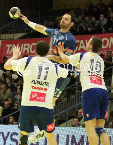  07.03.2012 MIELEC HALA MOSIR PILKA RECZNA MEZCZYZN HANDBALL PGNIG SUPERLIGA 2011/2012 MECZ TAURON STAL MIELEC - WISLA ORLEN PLOCK N/Z MICHAL ZOLOTENKO ADAM BABICZ DARIUSZ KUBISZTAL  