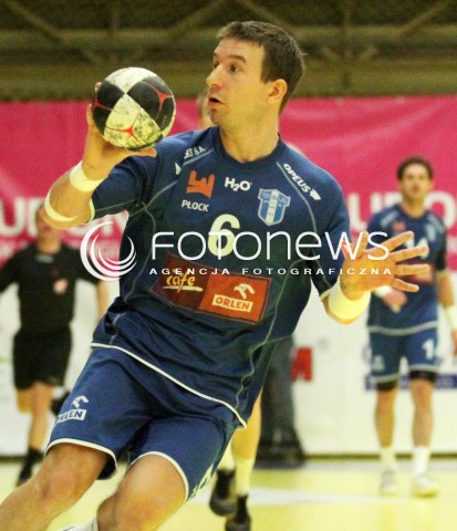  07.03.2012 MIELEC HALA MOSIR PILKA RECZNA MEZCZYZN HANDBALL PGNIG SUPERLIGA 2011/2012 MECZ TAURON STAL MIELEC - WISLA ORLEN PLOCK N/Z ADRIAN NAJUCH  