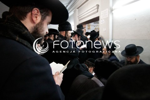  15.03.2012 LEZAJSK PIELGRZYMKA CHASYDOW DO GROBU CADYKA ELIMELECHA WEISSBLUMA W LEZAJSKU W  ROCZNICE SMIERCI.  