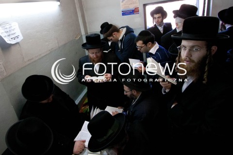  15.03.2012 LEZAJSK PIELGRZYMKA CHASYDOW DO GROBU CADYKA ELIMELECHA WEISSBLUMA W LEZAJSKU W  ROCZNICE SMIERCI.  