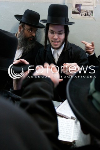  15.03.2012 LEZAJSK PIELGRZYMKA CHASYDOW DO GROBU CADYKA ELIMELECHA WEISSBLUMA W LEZAJSKU W  ROCZNICE SMIERCI.  