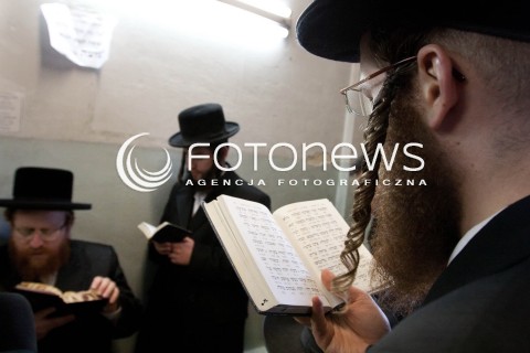  15.03.2012 LEZAJSK PIELGRZYMKA CHASYDOW DO GROBU CADYKA ELIMELECHA WEISSBLUMA W LEZAJSKU W  ROCZNICE SMIERCI.  