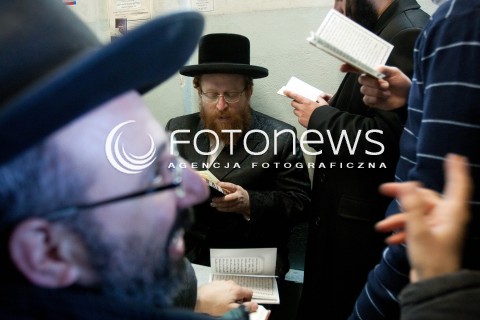  15.03.2012 LEZAJSK PIELGRZYMKA CHASYDOW DO GROBU CADYKA ELIMELECHA WEISSBLUMA W LEZAJSKU W  ROCZNICE SMIERCI.  