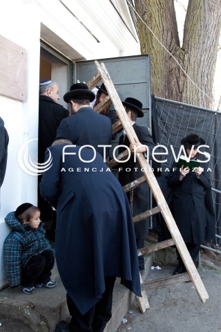  15.03.2012 LEZAJSK PIELGRZYMKA CHASYDOW DO GROBU CADYKA ELIMELECHA WEISSBLUMA W LEZAJSKU W  ROCZNICE SMIERCI.  