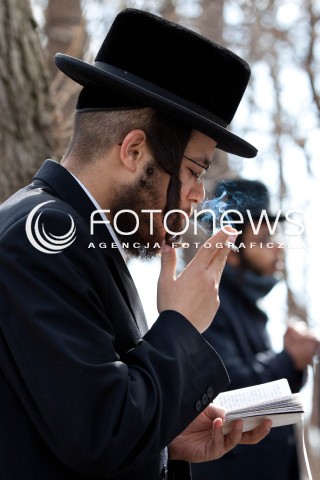  15.03.2012 LEZAJSK PIELGRZYMKA CHASYDOW DO GROBU CADYKA ELIMELECHA WEISSBLUMA W LEZAJSKU W  ROCZNICE SMIERCI.  