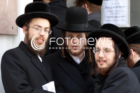  15.03.2012 LEZAJSK PIELGRZYMKA CHASYDOW DO GROBU CADYKA ELIMELECHA WEISSBLUMA W LEZAJSKU W  ROCZNICE SMIERCI.  