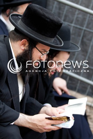  15.03.2012 LEZAJSK PIELGRZYMKA CHASYDOW DO GROBU CADYKA ELIMELECHA WEISSBLUMA W LEZAJSKU W  ROCZNICE SMIERCI.  