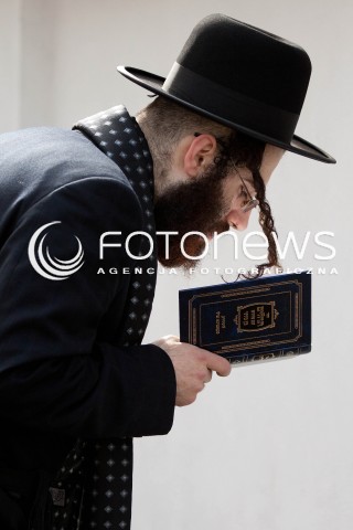  15.03.2012 LEZAJSK PIELGRZYMKA CHASYDOW DO GROBU CADYKA ELIMELECHA WEISSBLUMA W LEZAJSKU W  ROCZNICE SMIERCI.  