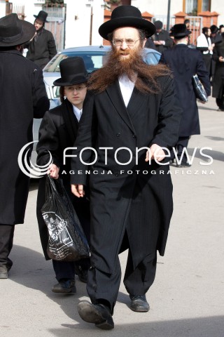  15.03.2012 LEZAJSK PIELGRZYMKA CHASYDOW DO GROBU CADYKA ELIMELECHA WEISSBLUMA W LEZAJSKU W  ROCZNICE SMIERCI.  