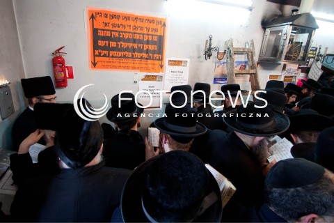  15.03.2012 LEZAJSK PIELGRZYMKA CHASYDOW DO GROBU CADYKA ELIMELECHA WEISSBLUMA W LEZAJSKU W  ROCZNICE SMIERCI.  