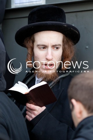  15.03.2012 LEZAJSK PIELGRZYMKA CHASYDOW DO GROBU CADYKA ELIMELECHA WEISSBLUMA W LEZAJSKU W  ROCZNICE SMIERCI.  