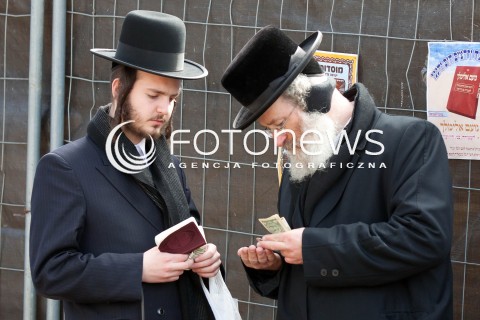  15.03.2012 LEZAJSK PIELGRZYMKA CHASYDOW DO GROBU CADYKA ELIMELECHA WEISSBLUMA W LEZAJSKU W  ROCZNICE SMIERCI.  