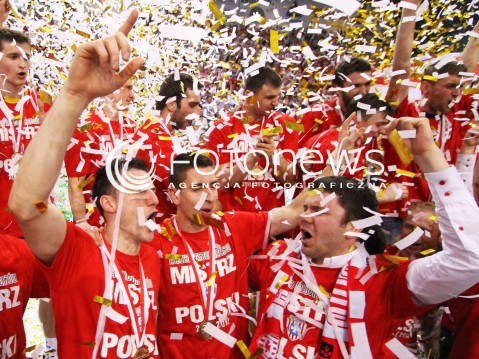  22.04.2012 RZESZOW SIATKOWKA PLUSLIGA 4. MECZ FINALOWY SEZONU 2011/2012 MEN VOLLEYBALL PLUSLIGA SEASON 2011/2012 FINAL GAME NUMBER 4 ASSECO RESOVIA - PGE SKRA BELCHATOW N/Z OLIEG ACHREM ALEH AKHREM KIBICE RADOSC WYGRANA DEKORACJA KORONACJA SIATKARZY ASSECO RESOVIA  