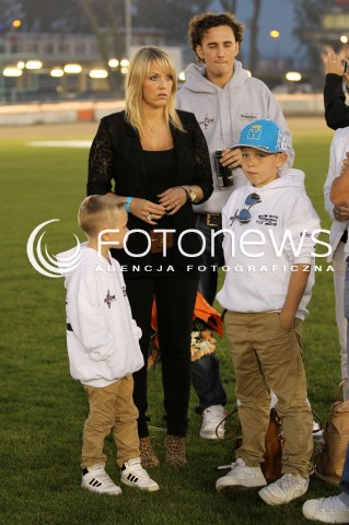 01.09.2012 RZESZOW ZUZEL SPEEDWAY GWIAZDY SPEEDWAYA DLA LEE RICHARDSONA I XXIX MEMORIAL EUGENIUSZA NAZIMKA N/Z EMMA RICHARDSON ZONA LEE RICHARDSONA DZIECI FOTO MACIEJ GOCLON / FOTONEWS 