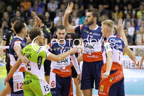  15.09.2012 KROSNO SIATKOWKA V TURNIEJ O PUCHAR PREZYDENTA MIASTA KROSNA MECZ ASSECO RESOVIA RZESZOW - ZAKSA KEDZIERZYN KOZLE N/Z MICHAL RUCIAK MARCIN MOZDZONEK RADOSC SIATKARZY ASSECO RESOVIA  