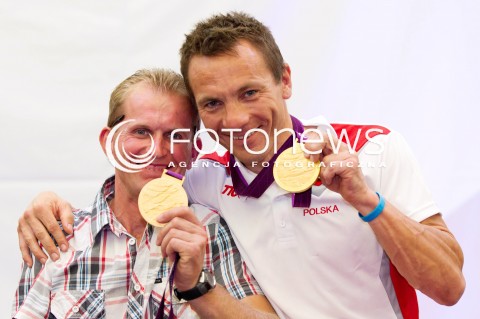  17.09.2012 RZESZOW RAFAL WILK - DWUKROTNY ZLOTY MEDALISTA IGRZYSK PARAOLIMPIJSKICH W LONDYNIE PODCZAS SPOTKANIA Z KBIICAMI N/Z RAFAL WILK I PIOTR WINIARZ  