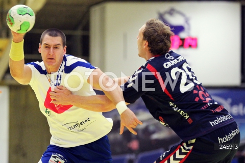  13.10.2012 MIELEC POLAND PILKA RECZNA PUCHAR EHF 2. RUNDA 2012/2013 MEN'S HANDBALL EHF CUP SECOND ROUND MECZ MATCH TAURON STAL MIELEC - TEAM TVIS HOLSTEBRO N/Z DAMIAN KOSTRZEWA KLAUS THOMSEN  