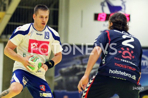  13.10.2012 MIELEC POLAND PILKA RECZNA PUCHAR EHF 2. RUNDA 2012/2013 MEN'S HANDBALL EHF CUP SECOND ROUND MECZ MATCH TAURON STAL MIELEC - TEAM TVIS HOLSTEBRO N/Z RAFAL GLINSKI JAKOB THOUSTRUP  