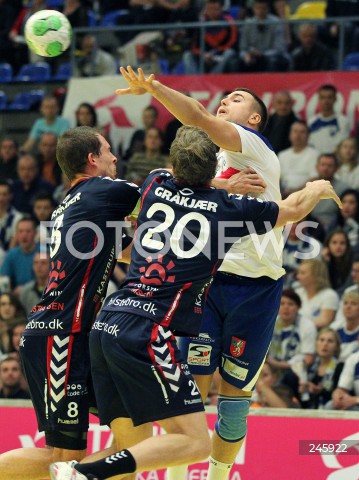  13.10.2012 MIELEC POLAND PILKA RECZNA PUCHAR EHF 2. RUNDA 2012/2013 MEN'S HANDBALL EHF CUP SECOND ROUND MECZ MATCH TAURON STAL MIELEC - TEAM TVIS HOLSTEBRO N/Z ADAM BABICZ MADS CHRISTIANSEN KLAUS THOMSEN  