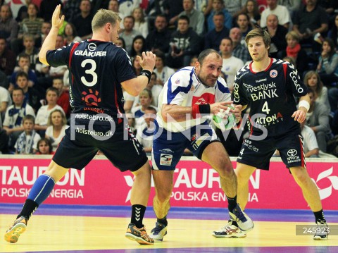  13.10.2012 MIELEC POLAND PILKA RECZNA PUCHAR EHF 2. RUNDA 2012/2013 MEN'S HANDBALL EHF CUP SECOND ROUND MECZ MATCH TAURON STAL MIELEC - TEAM TVIS HOLSTEBRO N/Z MIROSLAW GUDZ SOREN HANSEN PATRICK WIESMACH  