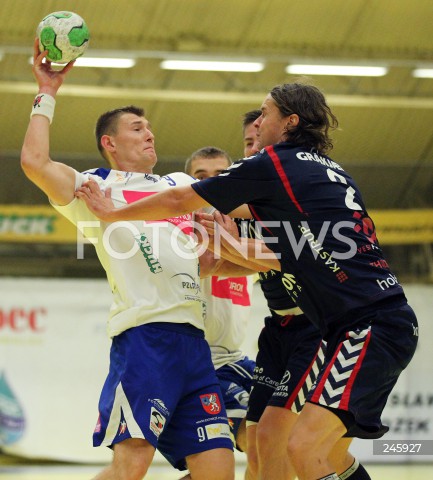  13.10.2012 MIELEC POLAND PILKA RECZNA PUCHAR EHF 2. RUNDA 2012/2013 MEN'S HANDBALL EHF CUP SECOND ROUND MECZ MATCH TAURON STAL MIELEC - TEAM TVIS HOLSTEBRO N/Z MAREK SZPERA JAKOB THOUSTRUP  