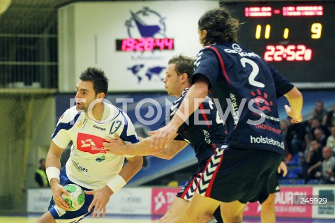 13.10.2012 MIELEC POLAND PILKA RECZNA PUCHAR EHF 2. RUNDA 2012/2013 MEN'S HANDBALL EHF CUP SECOND ROUND MECZ MATCH TAURON STAL MIELEC - TEAM TVIS HOLSTEBRO N/Z PAWEL GAWECKI JAKOB THOUSTRUP KLAUS THOMSEN  