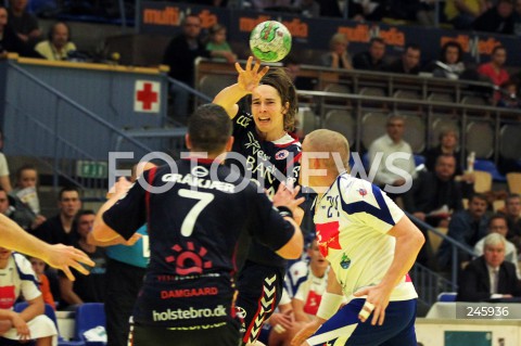  13.10.2012 MIELEC POLAND PILKA RECZNA PUCHAR EHF 2. RUNDA 2012/2013 MEN'S HANDBALL EHF CUP SECOND ROUND MECZ MATCH TAURON STAL MIELEC - TEAM TVIS HOLSTEBRO N/Z MICHAL CHODARA NIELS ALLAN DAMGAARD NIELS MICHAEL DAMGAARD  