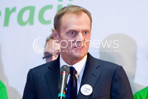  10.11.2012 RZESZOW UDZIAL PREMIERA DONALDA TUSKA W OTWARCIU PLACOWKI SIEMACHA SPOT I SPOTKANIE Z DZIECMI - PODOPIECZNYMI SIEMACHY N/Z DONALD TUSK PREMIER  