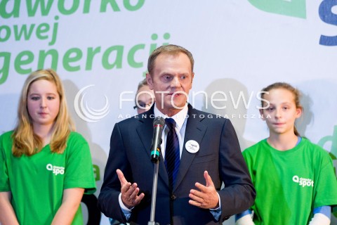 10.11.2012 RZESZOW UDZIAL PREMIERA DONALDA TUSKA W OTWARCIU PLACOWKI SIEMACHA SPOT I SPOTKANIE Z DZIECMI - PODOPIECZNYMI SIEMACHY N/Z DONALD TUSK PREMIER  