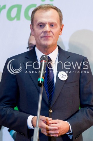  10.11.2012 RZESZOW UDZIAL PREMIERA DONALDA TUSKA W OTWARCIU PLACOWKI SIEMACHA SPOT I SPOTKANIE Z DZIECMI - PODOPIECZNYMI SIEMACHY N/Z DONALD TUSK PREMIER  
