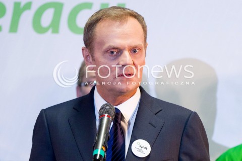  10.11.2012 RZESZOW UDZIAL PREMIERA DONALDA TUSKA W OTWARCIU PLACOWKI SIEMACHA SPOT I SPOTKANIE Z DZIECMI - PODOPIECZNYMI SIEMACHY N/Z DONALD TUSK PREMIER  