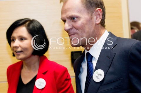  10.11.2012 RZESZOW UDZIAL PREMIERA DONALDA TUSKA W OTWARCIU PLACOWKI SIEMACHA SPOT I SPOTKANIE Z DZIECMI - PODOPIECZNYMI SIEMACHY N/Z DONALD TUSK PREMIER I ANNA LITWORA - DYREKTOR PLACOWEK DZIENNYCH SIEMACHA  