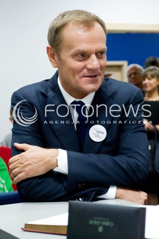  10.11.2012 RZESZOW UDZIAL PREMIERA DONALDA TUSKA W OTWARCIU PLACOWKI SIEMACHA SPOT I SPOTKANIE Z DZIECMI - PODOPIECZNYMI SIEMACHY N/Z DONALD TUSK PREMIER  