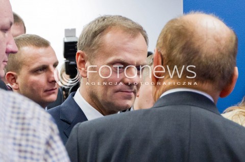  10.11.2012 RZESZOW UDZIAL PREMIERA DONALDA TUSKA W OTWARCIU PLACOWKI SIEMACHA SPOT I SPOTKANIE Z DZIECMI - PODOPIECZNYMI SIEMACHY N/Z DONALD TUSK PREMIER  