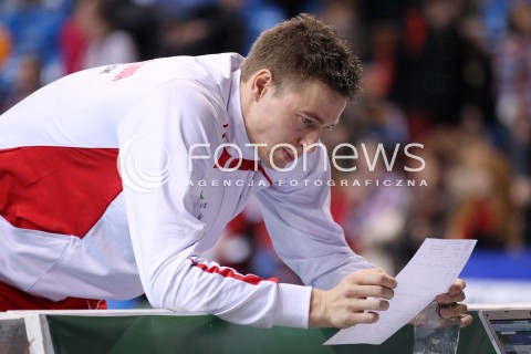  14.11.2012 RZESZOW SIATKOWKA LIGA MISTRZOW MEN CEV VOLLEYBALL CHAMPIONS LEAGUE 2013 MATCH ASSECO RESOVIA RZESZOW - BRE BANCA LANNUTTI CUNEO N/Z JOCHEN SCHOPS ZAPOZNAJE SIE Z POMECZOWYMI STATYSTYKAMI ZLOSC SMUTEK  
