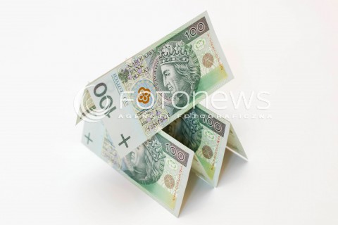  16.11.2012 RZESZOW ZDJECIA ILUSTRACYJNE. PIENIADZE. PIRAMIDA FINANSOWA  